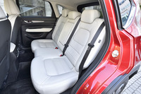 開発主査の児玉眞也（こだま まさや）氏によれば、G-ベクタリングコントロールの効果を体感しやすい着座位置は後席の真ん中とのことだ。