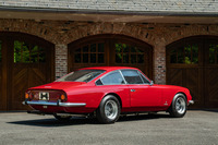 「365GT 2＋2」の全長は4980mm。なだらかなルーフラインから続く、長いリアのオーバーハングがエクステリア上の特徴として挙げられる。写真はシャシーナンバー19093の車両で、2022年8月に米モントレーで開催されるRMオークションに出品される予定だ。