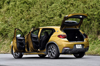 「X2 xDrive20d MスポーツX」のボディーサイズは全長×全幅×全高＝4375×1825×1535mm、ホイールベースは2670mm。車重は1680kgと発表されている。