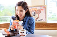 沖縄では“エンダー”と呼ばれる「A＆W」でランチ。沖縄初のハンバーガーショップとして1963年にオープンした「A＆W屋宜原店」にて。