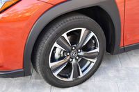 切削加工とダークグレーメタリック塗装が施された18インチアルミホイール。タイヤはダンロップの「SP SPORT MAXX 050 DSST CTT」が組み合わされていた。