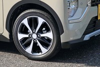 タイヤ＆ホイールは15インチが標準。テスト車にはブリヂストンの「エコピアEP150」が装着されていた。