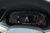 メーターパネルは12.3インチのフル液晶タイプ。中央上部にはハンズオフ運転中にドライバーをモニターするカメラが備わっている。