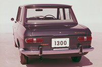 市場の声を受け、日産は1966年に「ブルーバード」の意匠を変更。巻き返しを図る。