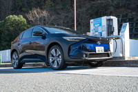 今回の試乗では、東名高速道路の鮎沢PA（上り）で急速充電を実施。入力制限が作動することはなく、出力50kWの充電器に30分つないで充電量は22.7kWh……と、おおむね計算どおりに充電ができた。