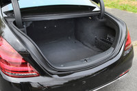 大きな開口部を有する「S450」のトランクルーム。510リッターの積載容量が確保されている。