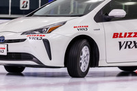 「ブリザックVRX3」が装着された「トヨタ・プリウス」で定常円旋回を行ったシーン。外へとはらみ始める限界と、アクセルを抜いてフロントタイヤがグリップを取り戻そうとするタイミングなどをチェック。従来型「VRX2」との比較では、グリップ力の高さやコントロール性など、「VRX3」のトータルバランスの良さや進化が確認できた。