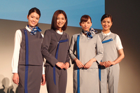 全国のフォルクスワーゲン正規販売店で新たに用いられる、女性スタッフ用ユニフォーム。
    