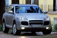 【スペック】ターボ：全長×全幅×全高＝4786×1928×1699mm/ホイールベース＝2855mm/車重＝2355kg/駆動方式＝4WD/4.5リッターV8DOHC32バルブターボ・インタークーラー付き（450ps/6000rpm、63.2kgm/2250-4750rpm）/車両本体価格＝1250.0万円