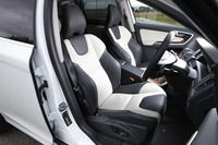 
    テスト車の「XC60 T5 SE」には、ツートンカラーのシートが装備されていた。
    