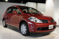 日産、新型「ティーダラティオ」で“セダンをシフト”の画像