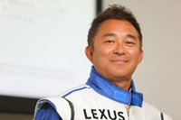 国内外のレースで活躍する木下隆之氏。今回のレッスンではプリンシパルを務める。
    