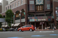 自動緊急ブレーキや車線維持支援機能、ドライバーの疲労検知機能、衝突事故における2次被害の発生を防ぐ「ポストコリジョンブレーキシステム」など、充実した安全装備も「ゴルフトゥーラン」の特徴となっている。