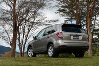 駆動方式は全車4WD。サスペンション形式は、フロントがマクファーソンストラット、リアはダブルウィッシュボーン式が採用される。