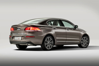 デザイン設計は世界4拠点体制で行われた。中国ユーザーが好むロングホイールベース（2690mm）がとられている。