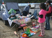 これ全部2CVに積んできたのでしょうか。