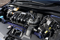 「ヴェゼル」や「フィット」のハイブリッド車が採用する「スポーツハイブリッドi-DCD」は、発電と走行補助を1つのモーターでまかなうタイプのシステム。走行用バッテリーはリチウムイオン式で、5.0Ahの容量を持つ。