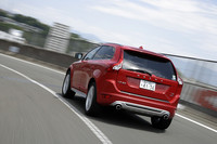 【スペック】XC60 T6 AWD R-DESIGN：全長×全幅×全高＝4625×1890×1715mm／ホイールベース＝2775mm／車重＝1930kg／駆動方式＝4WD／3リッター直6DOHC24バルブターボ（304ps/5600rpm、44.9kgm/2100-4200rpm）／価格＝669万円（テスト車＝同じ）
