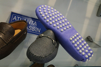 「アトランタ モカシン」のオーダー物は、ペブルラバーの色も選べる。