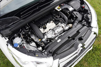 「DS4スポーツシック」には200psの1.6リッター直4ターボが搭載される。トランスミッションは6段MTのみの設定。