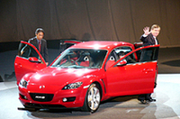 【Movie】マツダ「RX-8」発表会場からの画像