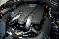 搭載されるエンジンは4.7リッター直噴V8ツインターボ。435psと71.4kgmを発生する。