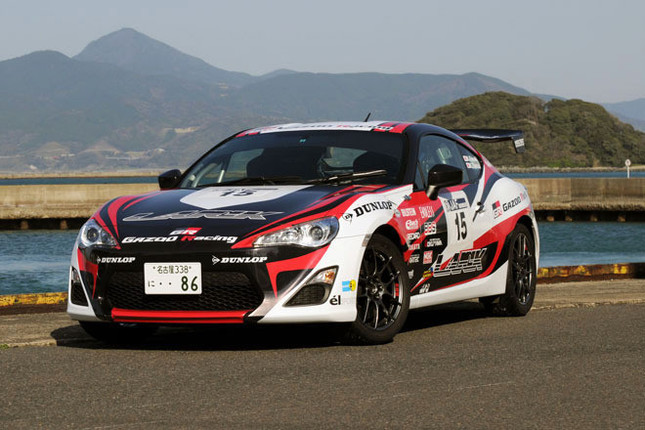 2012年の全日本ラリー選手権（JRC）に、トヨタのFRスポーツカー「86（ハチロク）」が登場。2012年4月6〜8日、佐賀県唐津市を舞台に争われた開幕戦「ツール・ド・九州 in 唐津」でデビューを飾った。カラーリングは、ニュルブルクリンク24時間耐久レースの「レクサスLFA」と同様に、GAZOO Racingカラーだ。