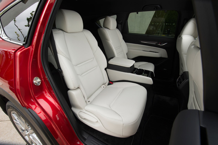 マツダCX-8 XD Lパッケージ（2列目シート）