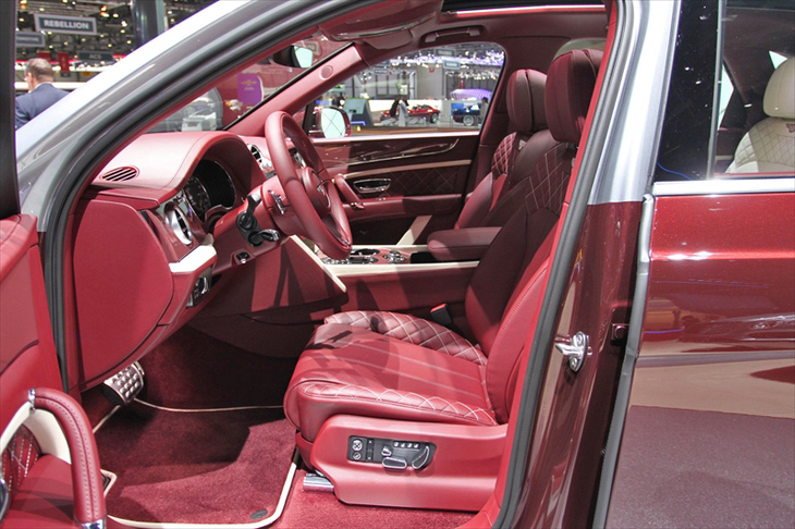 ベントレー・ベンテイガ ハイブリッド（インテリア）