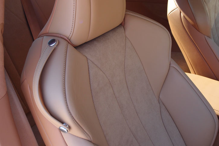 レクサスLC500（フロントシート）