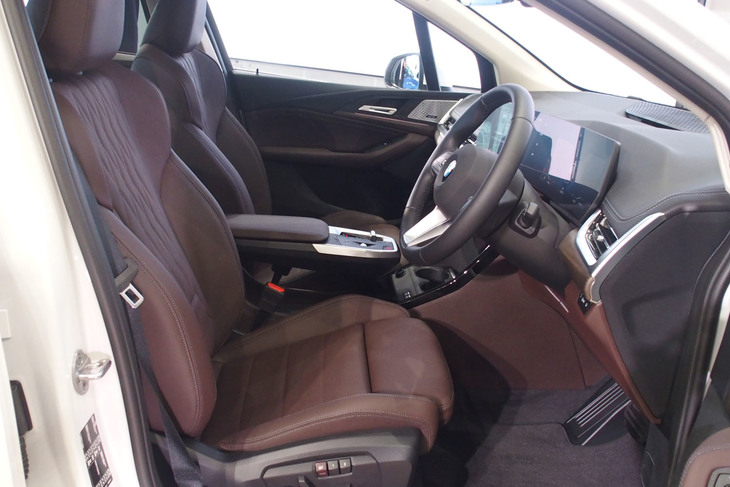 218iアクティブツアラー エクスクルーシブ（フロントシート）
