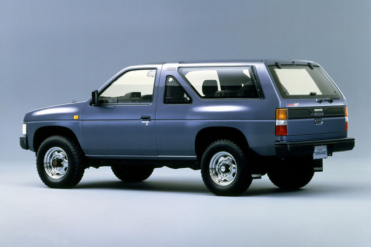 1986年に2ドアモデル（写真）としてデビューし、1989年に4ドアモデルが追加された。あえて2ドアという通なチョイスもアリかもしれない。