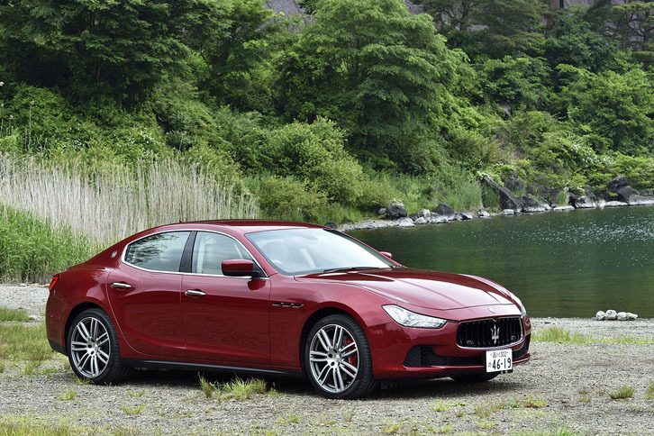 「ギブリ ディーゼル」の国内デビューは2016年3月。後輪駆動の右ハンドル仕様のみの設定。車両価格は933万円。