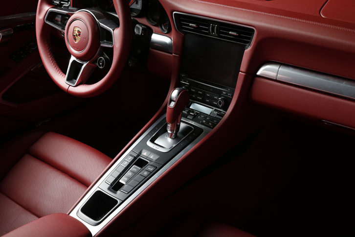 ポルシェ911カレラSカブリオレ（7AT）