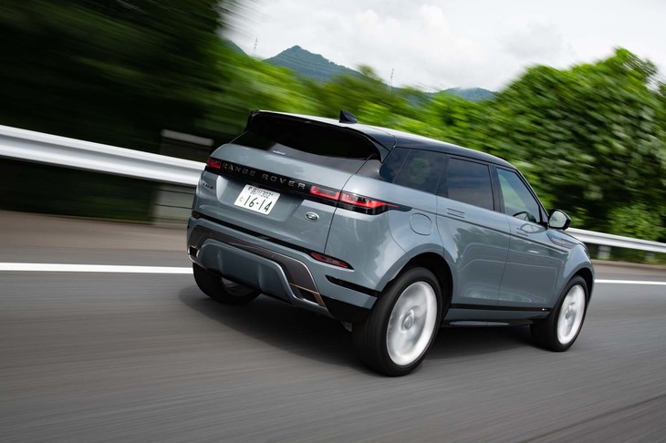 最大渡河水深は、従来型よりも100mm増えた600mmに。スタイリッシュな都会派という位置付けだが、基本となるオフロード性能は上級モデルに迫るものがある。