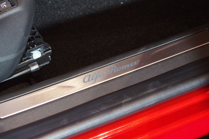 アルファ・ロメオ・ジュニア（ドアエントリーモール）