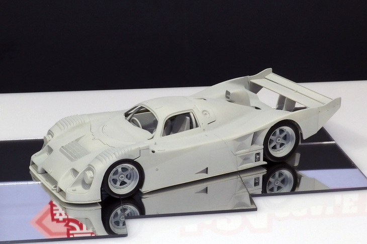 ハセガワが開発中の1/24「カルソニック・ニッサンR91CP」。星野一義／鈴木利男がドライブした1991年の全日本スポーツプロトタイプカー選手権（JSPC）のチャンピオンマシン。「なぜ今グループCカーの新製品？」と思ったが、前出の再販モデルと合わせて、ひそかにCカーが人気なのだとか。2018年12月発売予定で価格は3672円。