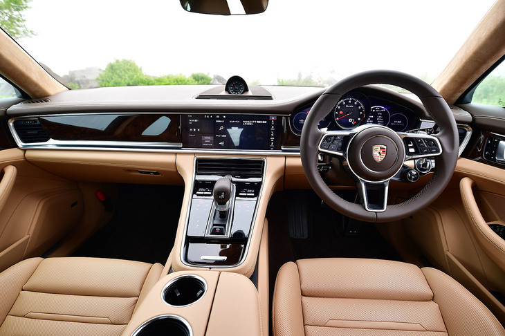 試乗車には「サドルブラウン」と「ルクソールベージュ」のコンビネーションによるインテリア（オプション）が採用されていた。