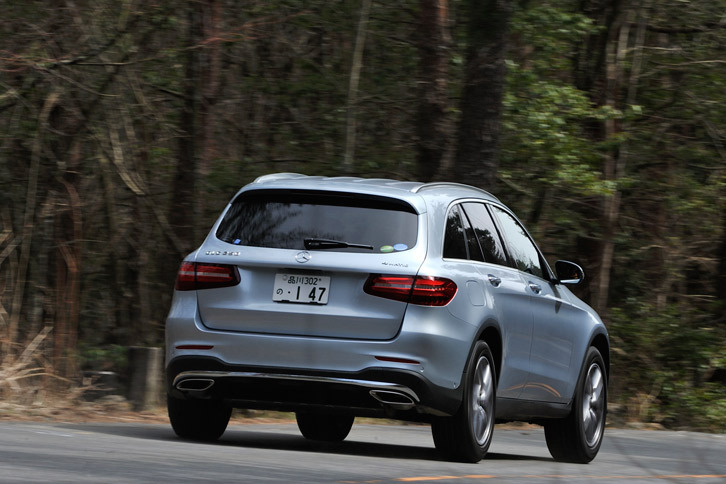 ボディーカラーは全8色が用意される。ただしテスト車の「ダイヤモンドシルバー」を含めた7色のメタリック塗装は、いずれも有償オプション。