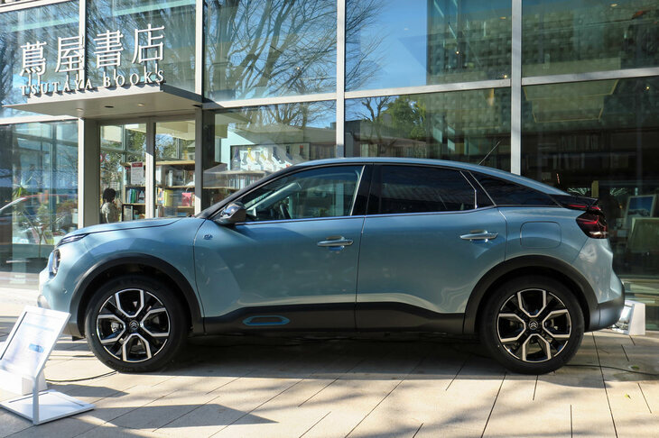 シトロエンE-C4エレクトリック（サイド）