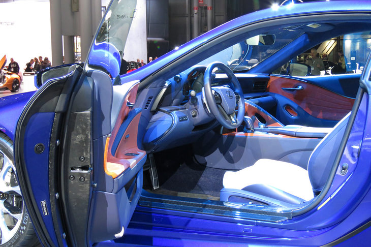 レクサスLC Structural Blue edition（インテリア）