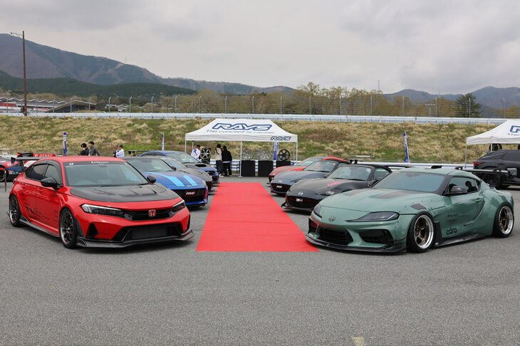 「モーターファンフェスタ」ではおなじみとなった、ホイールメーカーRAYS（レイズ）のユーザー向け公式ファンミーティング「2025 RAYS FAN MEETING」。今回は、なんと募集開始から1日で枠が満杯となる人気ぶりだったという。会場にはデモカーも多く展示され、ファンの目を楽しませた。