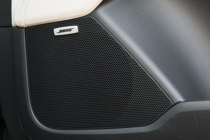 テスト車には、オプションで用意されるBOSEサウンドシステムと10スピーカーのセットが搭載されていた。