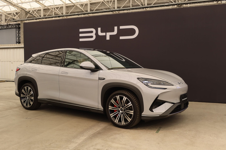 会場には、東京オートサロン2025で披露されたEV「シーライオン7」が展示された。2025年4月に、正式に発表・発売される見通しだ。