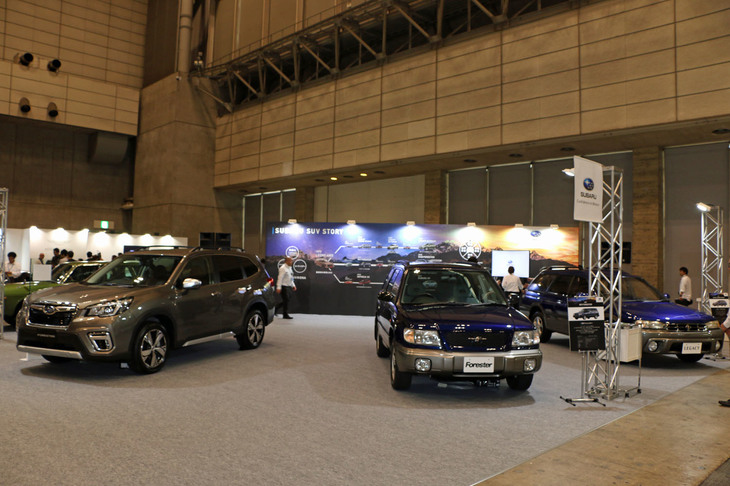 スバルブースの様子。