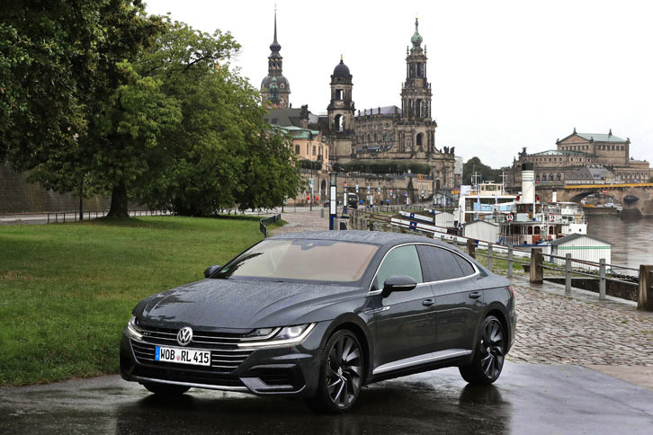 試乗の舞台はドイツ。ハンブルグからドレスデンを経て、フランクフルトへと至る約1000kmを走破した。