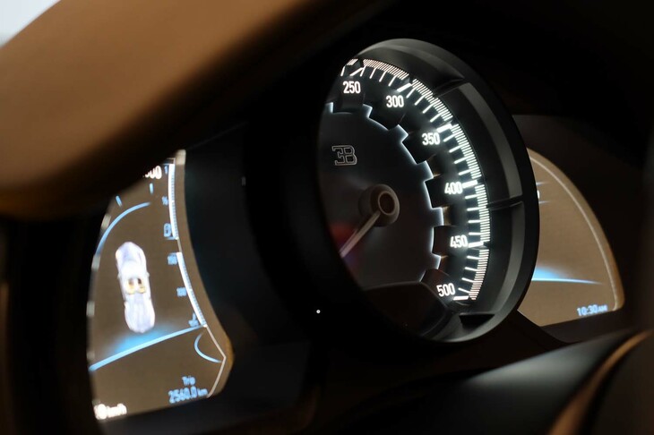 ブガッティW16ミストラル（メーターパネル）