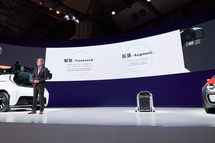 ホンダがジャパンモビリティショーで行ったプレスカンファレンスに、取締役代表執行役社長の三部敏宏氏が登壇。同社が考える未来のモビリティーと未来を担うであろうコンセプトモデルを紹介した。