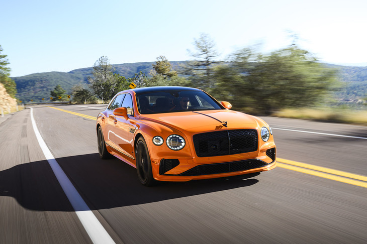 駆動用リチウムイオンバッテリーの容量は25.9kWhで、WLTPモードによるEV走行換算距離は76km。出力11kWまでの普通充電に対応する。