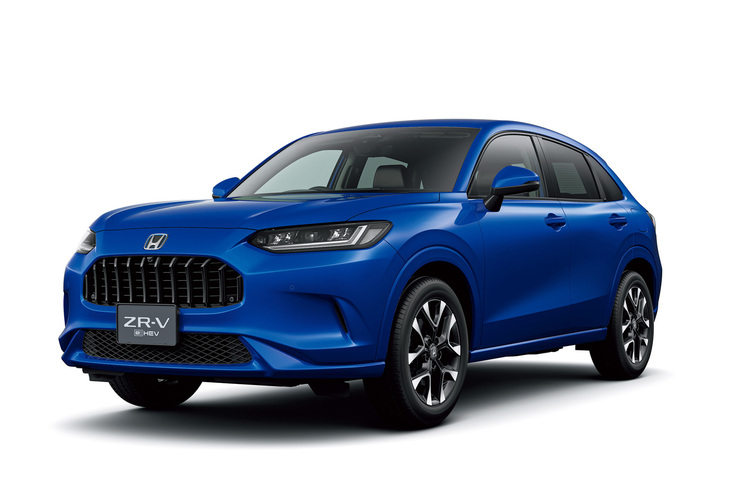 2023年4月に販売が開始された「ZR-V」。「CR-V」が5代目をもって日本市場での販売を終了したため、現在ホンダのフラッグシップSUVとしての重責を担う。ボディーサイズは全長×全幅×全高＝4570×1840×1620mm、ホイールベースは2655mmで、Cセグメントに相当する。